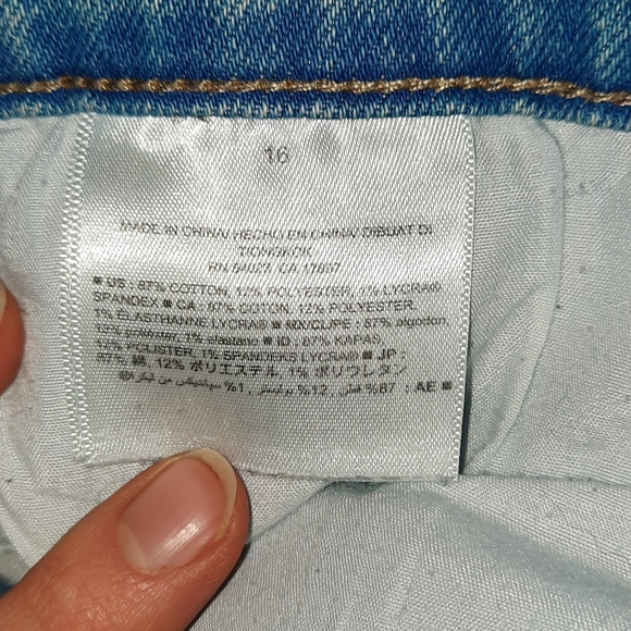 🍀3/15 Old Navy Boyfriend Distressed Jean Shorts - Picture 6 of 7